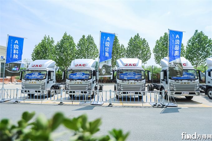 全新駿鈴A9登陸武漢 “5A標(biāo)準(zhǔn)”重新定義高端輕卡