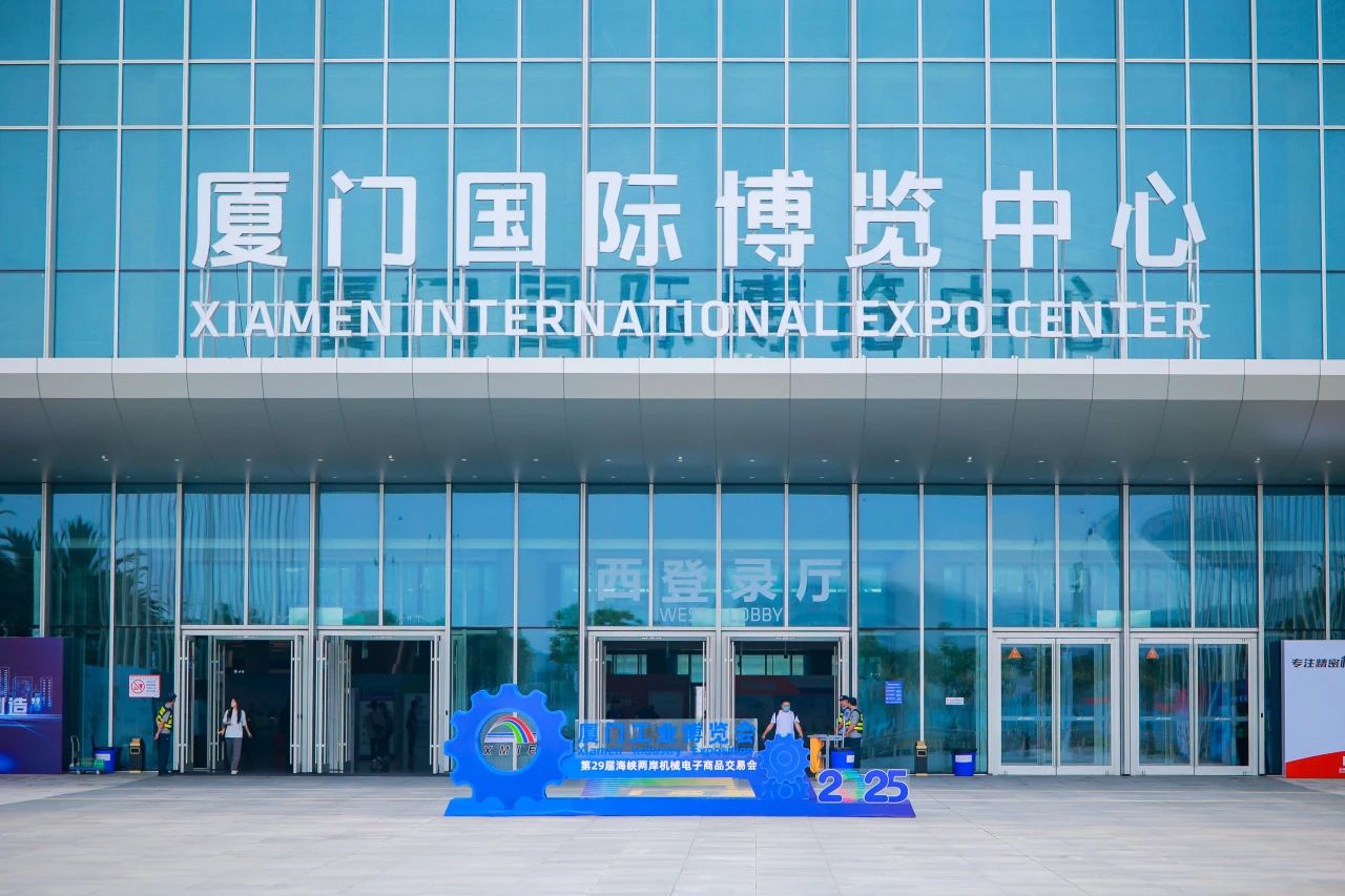 金時金事|金龍氫能重卡閃耀工博會，彰顯硬核實力