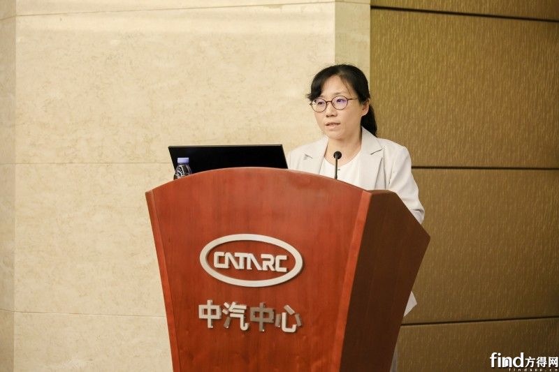 陸凌云在汽車零部件循環(huán)利用行業(yè)交流會上做主題演講